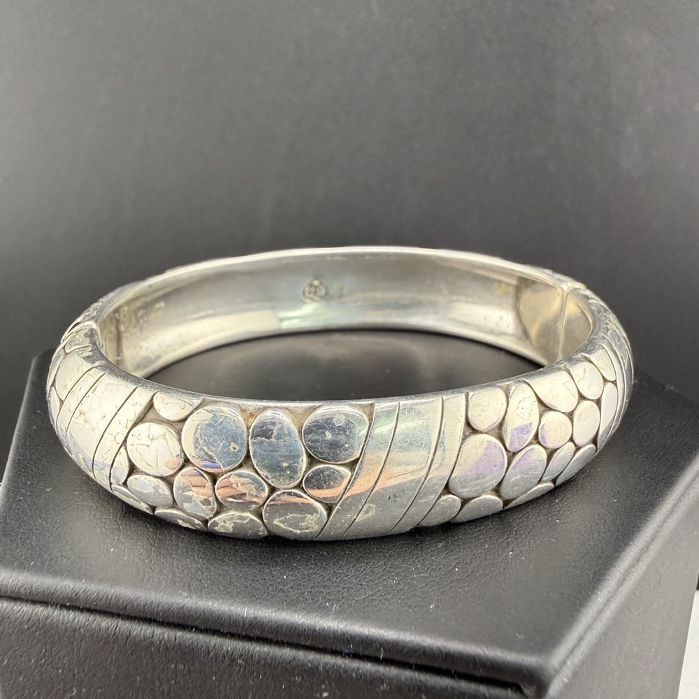 Vintage Brighton Bangle Bracelet Pebble‎ Silver Tone Hinged Signed 6.5"